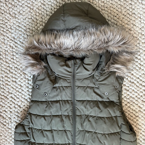 H&M Puffer Vest with Faux Fur Hood - Picture 5 of 7